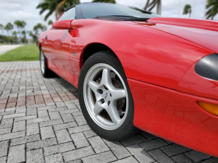 Детали экстерьера Chevrolet Camaro SS (1710) 1996 года  (фото 40 из 101)